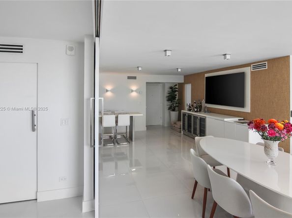 6039 Collins Ave 1402, Miami Beach FL 33140