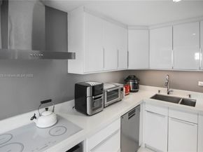 6039 Collins Ave 1402, Miami Beach FL 33140