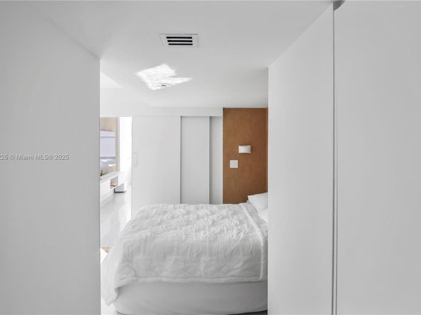 6039 Collins Ave 1402, Miami Beach FL 33140