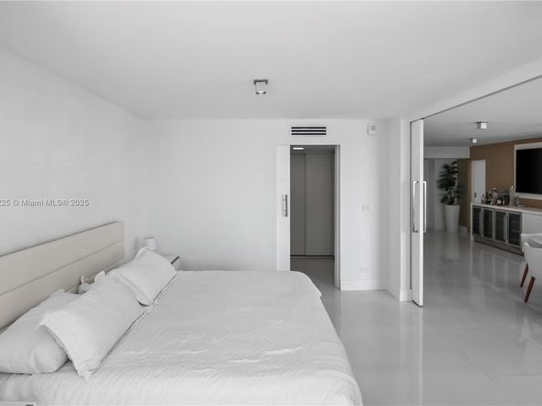 6039 Collins Ave 1402, Miami Beach FL 33140