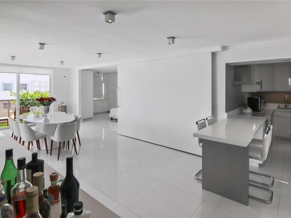 6039 Collins Ave 1402, Miami Beach FL 33140