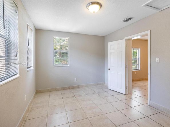 6048 Buchanan St, Hollywood FL 33024