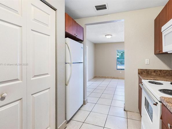 6048 Buchanan St, Hollywood FL 33024