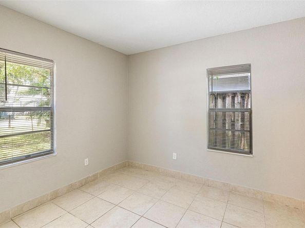 6048 Buchanan St, Hollywood FL 33024