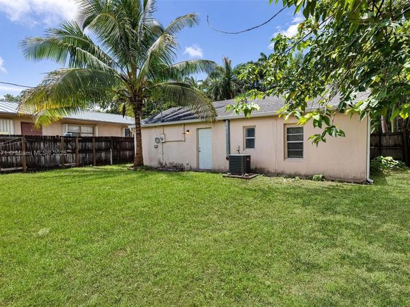6048 Buchanan St, Hollywood FL 33024