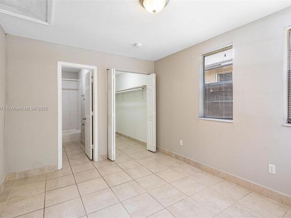 6048 Buchanan St, Hollywood FL 33024