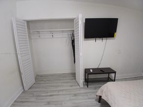 1053 NE 149th St, Miami FL 33161