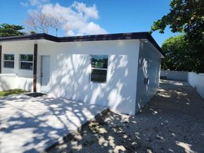 12101 SW 215th St, Miami FL 33177