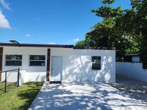 12101 SW 215th St, Miami FL 33177