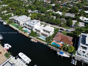 2060 S Hibiscus Dr, North Miami FL 33181