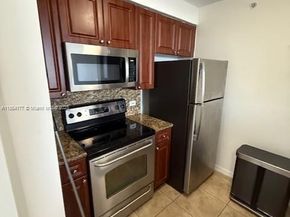 900 SW 8th St 904, Miami FL 33130