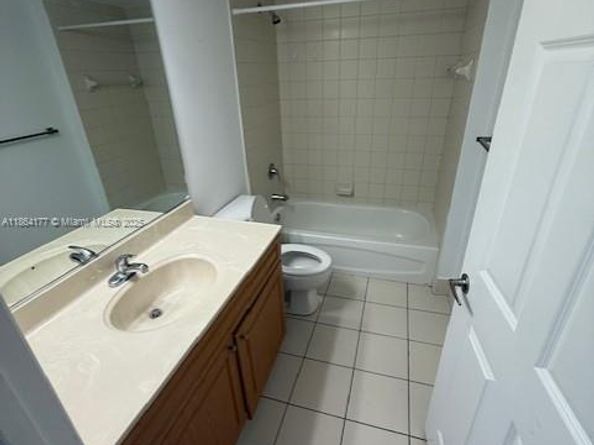 900 SW 8th St 904, Miami FL 33130