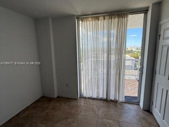 900 SW 8th St 904, Miami FL 33130