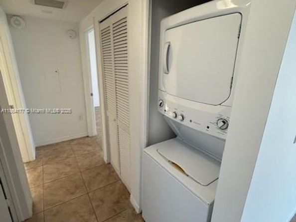 900 SW 8th St 904, Miami FL 33130