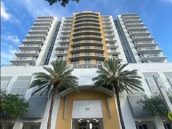 900 SW 8th St