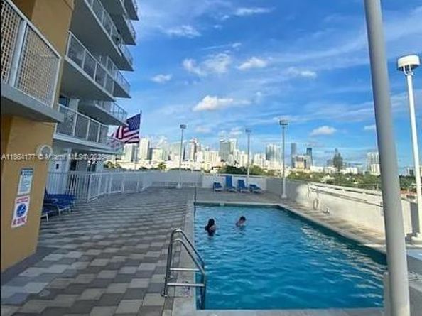 900 SW 8th St 904, Miami FL 33130
