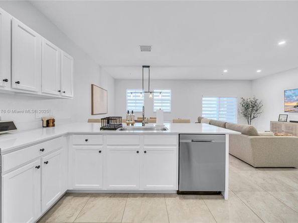 290 NW 109th Ave 103, Miami FL 33172