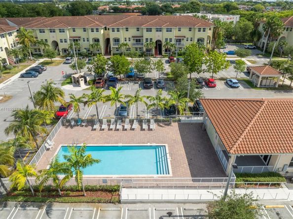 290 NW 109th Ave 103, Miami FL 33172