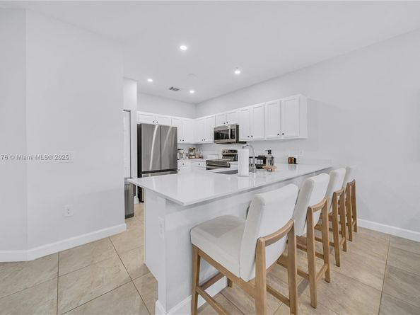 290 NW 109th Ave 103, Miami FL 33172