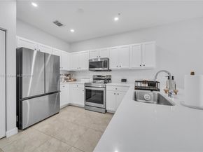 290 NW 109th Ave 103, Miami FL 33172