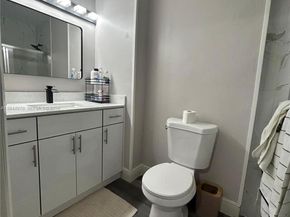 7402 NW 75th St, Tamarac FL 33321