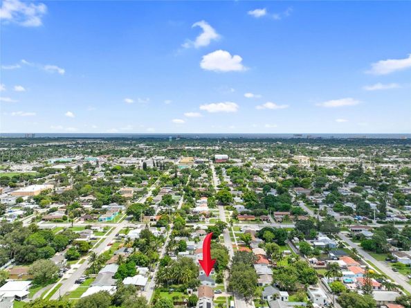 2431 Coolidge St, Hollywood FL 33020