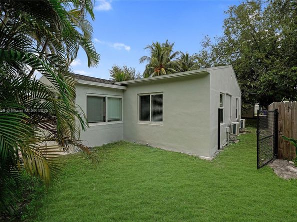 2431 Coolidge St, Hollywood FL 33020