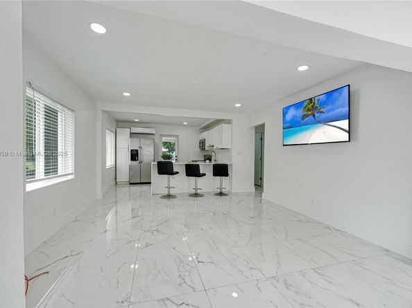 2431 Coolidge St, Hollywood FL 33020