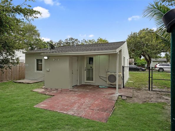 2431 Coolidge St, Hollywood FL 33020