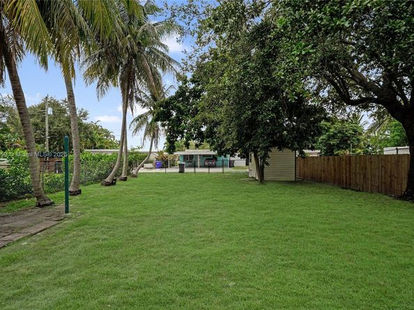 2431 Coolidge St, Hollywood FL 33020
