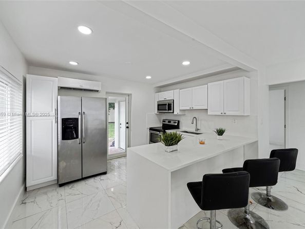 2431 Coolidge St, Hollywood FL 33020