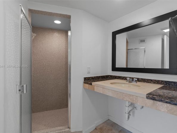 1301 NE Miami Gardens Dr 1025W, Miami FL 33179