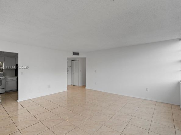 1301 NE Miami Gardens Dr 1025W, Miami FL 33179