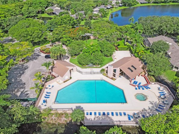 9444 N Chelsea Dr N, Plantation FL 33324