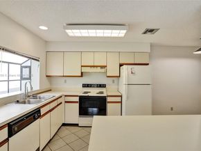 9444 N Chelsea Dr N, Plantation FL 33324