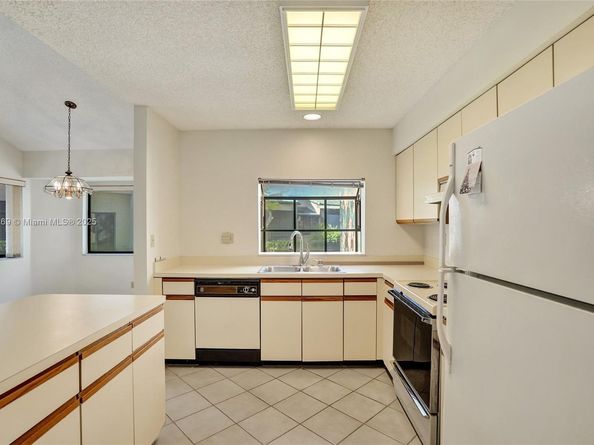 9444 N Chelsea Dr N, Plantation FL 33324