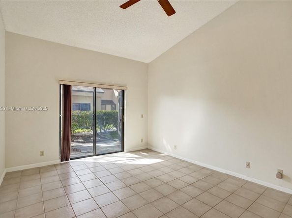9444 N Chelsea Dr N, Plantation FL 33324