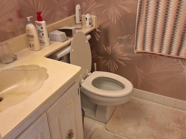 3940 Inverrary Blvd 402A, Lauderhill FL 33319