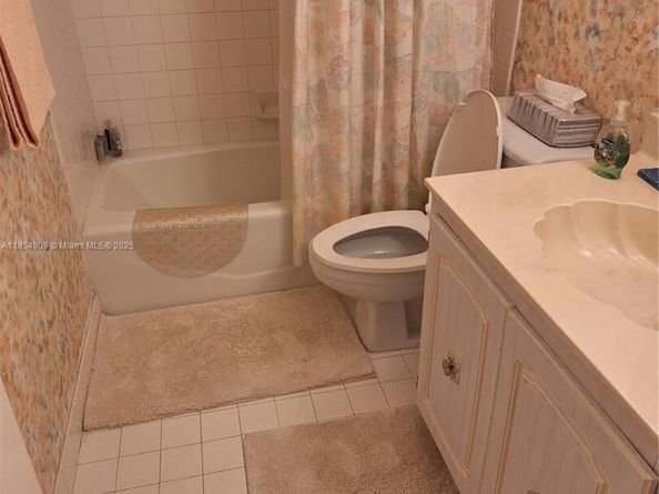 3940 Inverrary Blvd 402A, Lauderhill FL 33319