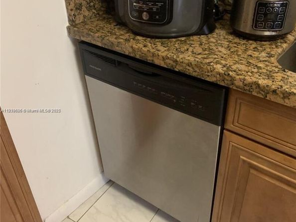 900 Bay Dr 211, Miami Beach FL 33141