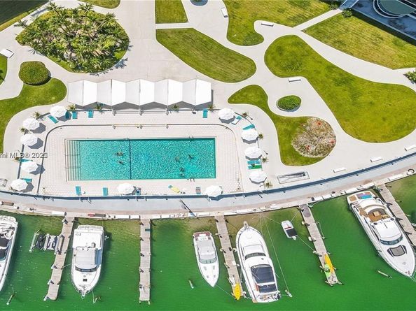 900 Bay Dr 211, Miami Beach FL 33141