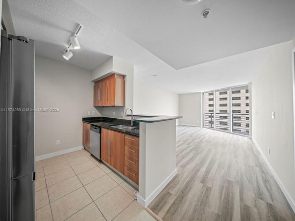 335 S Biscayne Blvd 2704, Miami FL 33131