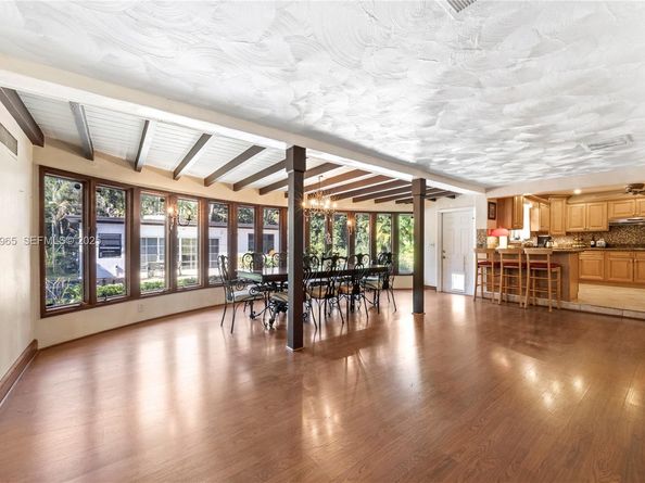 325 Bayberry Dr, Plantation FL 33317