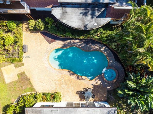 325 Bayberry Dr, Plantation FL 33317