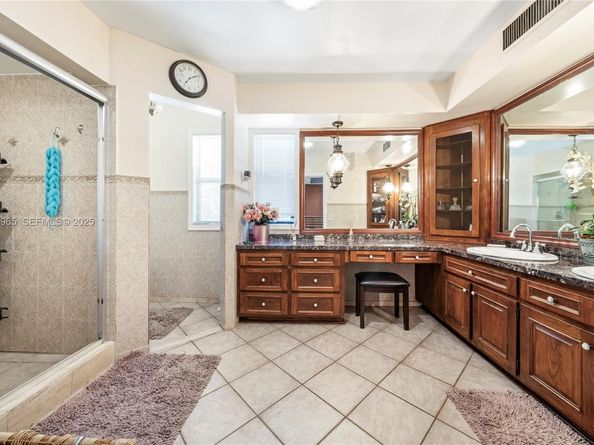 325 Bayberry Dr, Plantation FL 33317