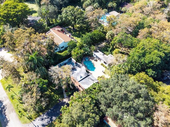 325 Bayberry Dr, Plantation FL 33317