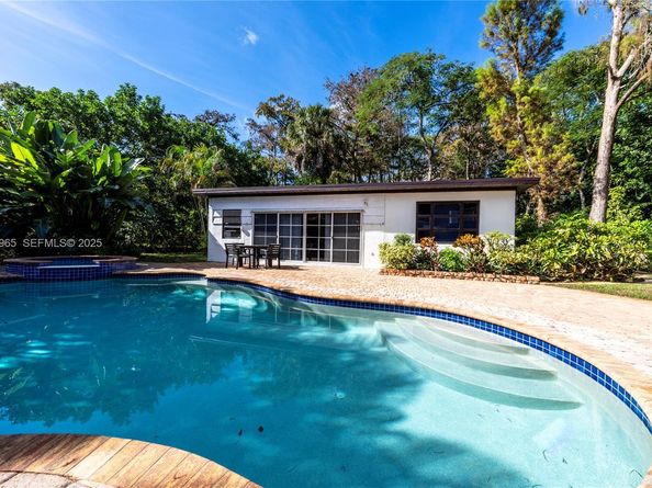 325 Bayberry Dr, Plantation FL 33317