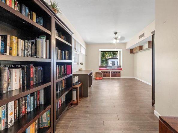 325 Bayberry Dr, Plantation FL 33317