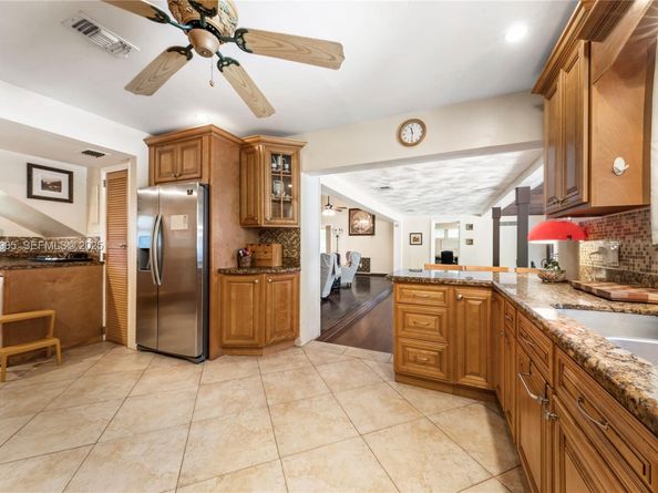 325 Bayberry Dr, Plantation FL 33317