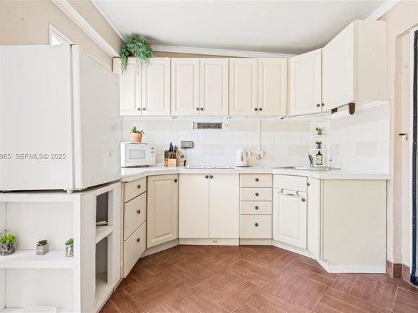 325 Bayberry Dr, Plantation FL 33317